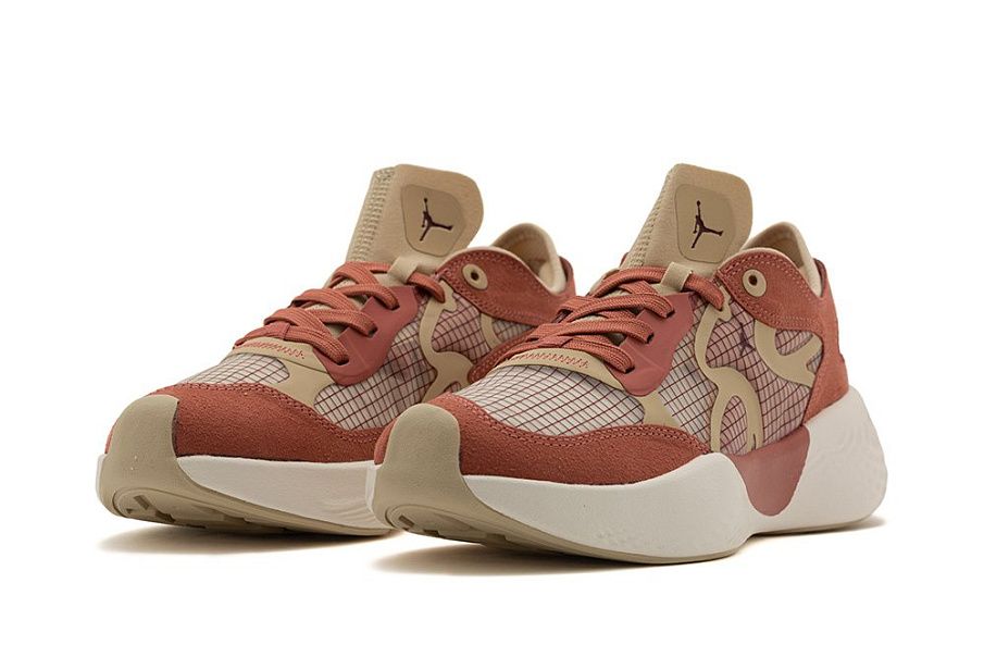 Фото № 3 с приближением к товару «‎Jordan Brand Jordan Delta 3 Wmns «canyon »