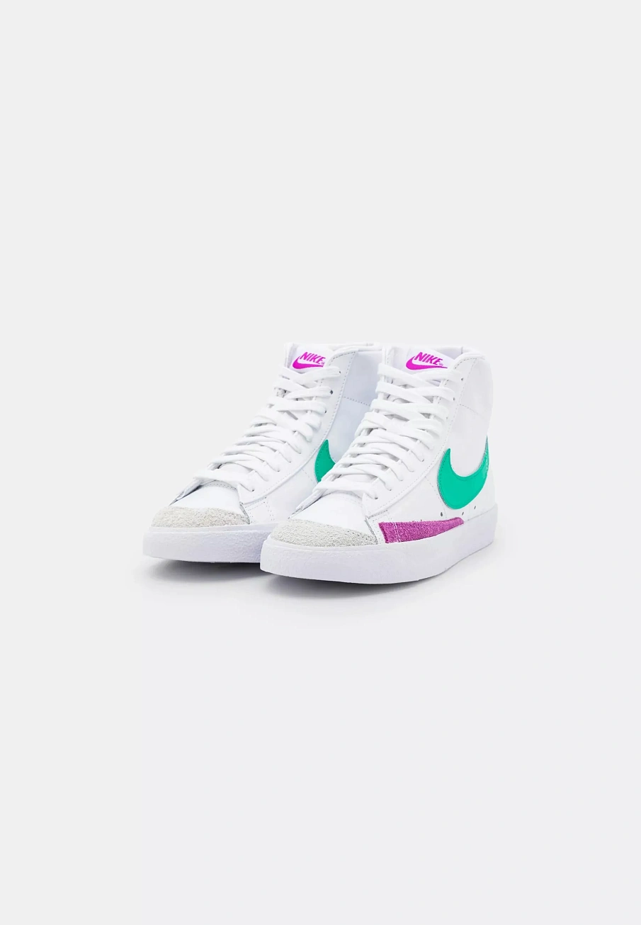 Фото № 3 с приближением к товару «‎BLAZER MID 77»