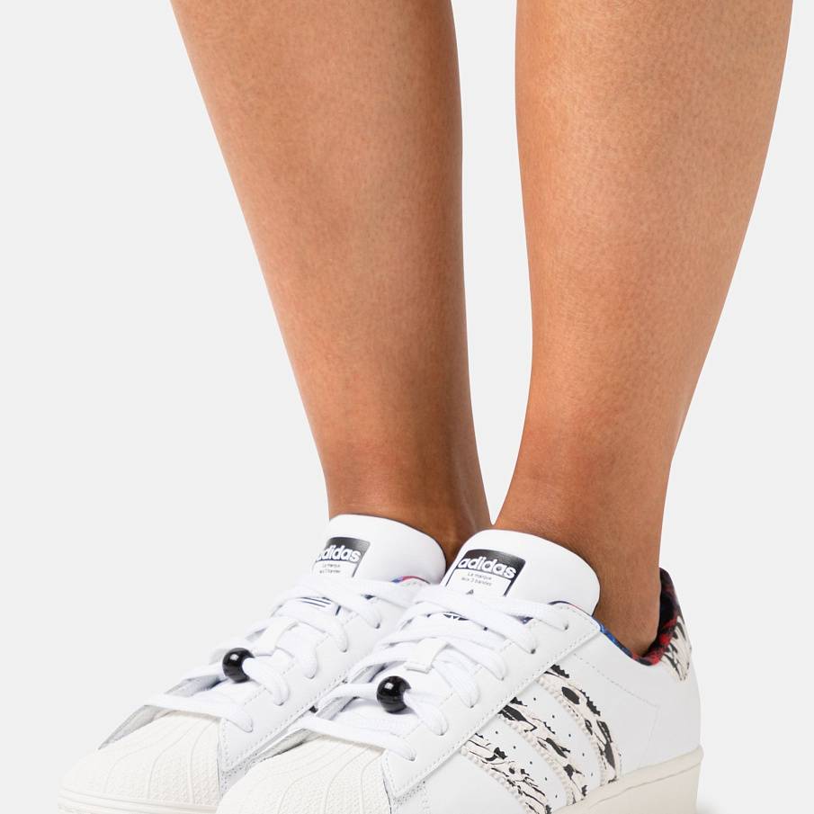 Фото № 1 с приближением к товару «‎Adidas Superstar »