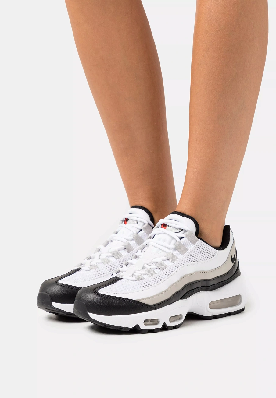 Фото № 4 с приближением к товару «‎W AIR MAX 95 ESS»