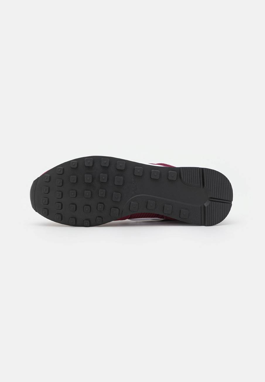 Фото № 3 с приближением к товару «‎Nike Internationalist »