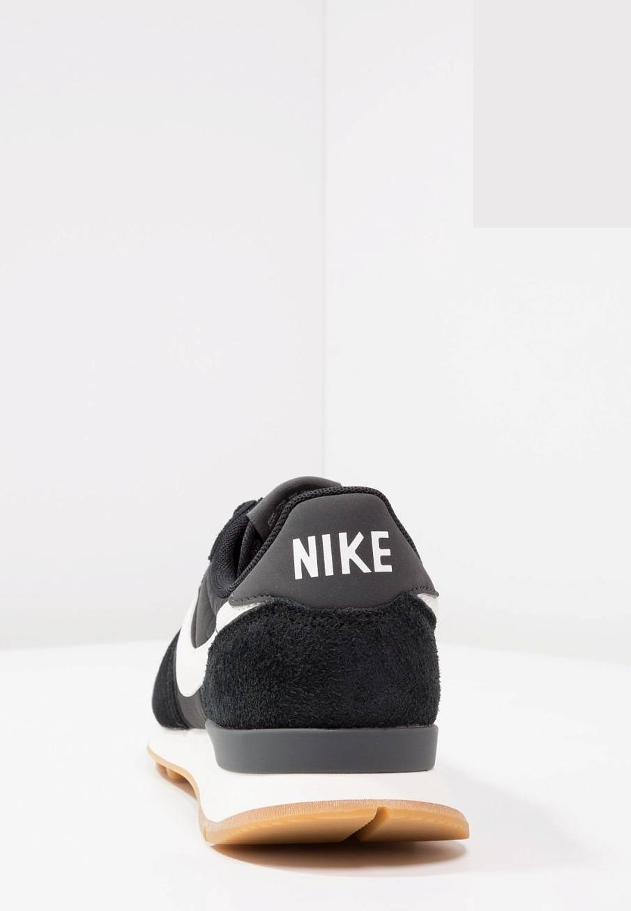 Фото № 4 с приближением к товару «‎Nike Internationalist »