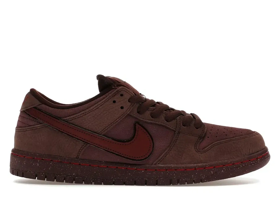 Фото № 1 с приближением к товару «‎Nike SB Dunk Low»