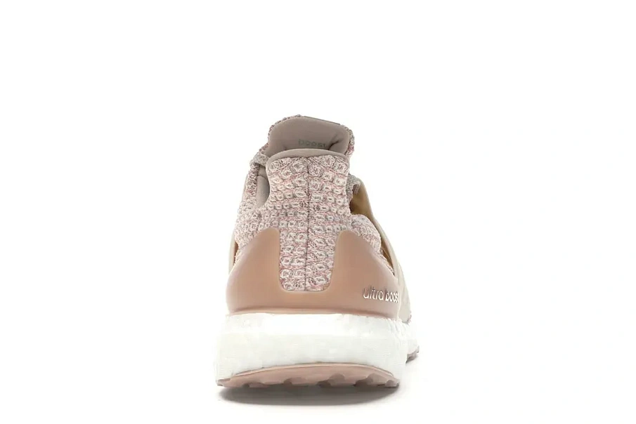 Фото № 4 с приближением к товару «‎adidas Ultra Boost 4.0 Ash Pearl »