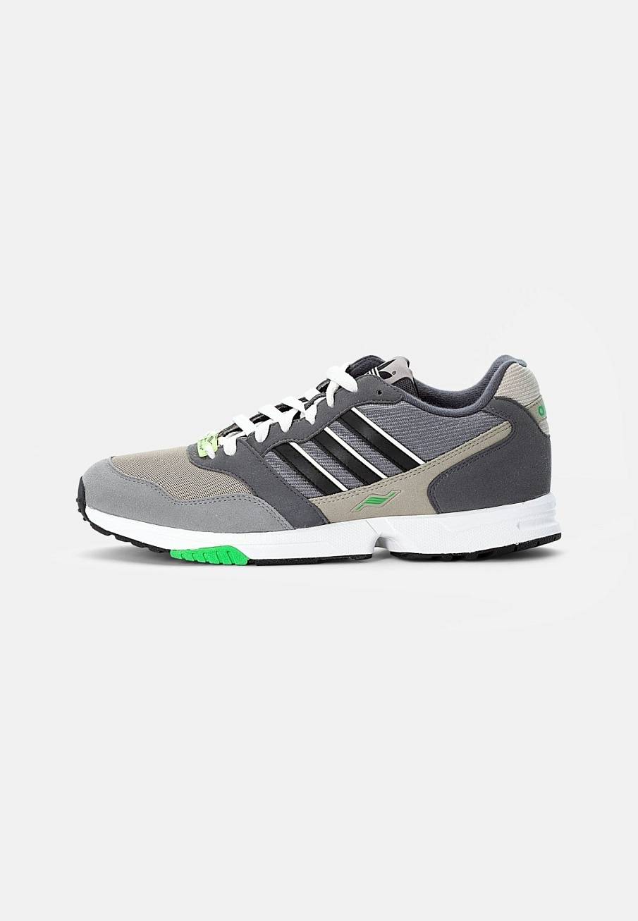 Фото № 1 с приближением к товару «‎Adidas ZX 1000 »