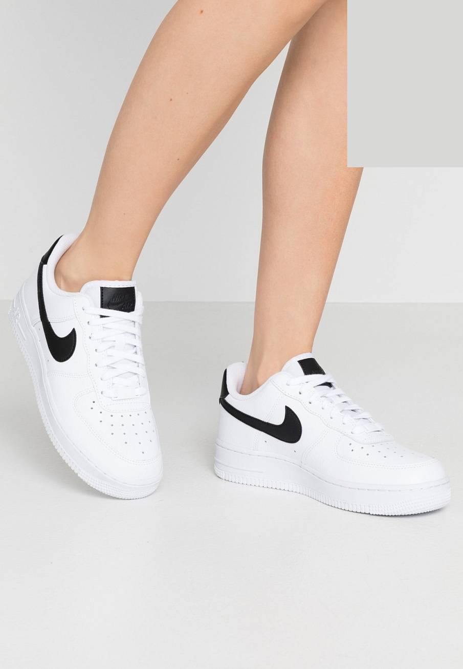 Фото № 1 с приближением к товару «‎Nike Air Force 1 »