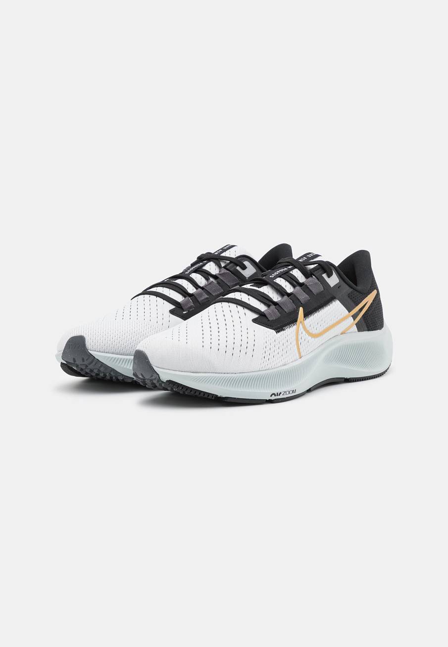 Фото № 2 с приближением к товару «‎Nike Air Zoom Pegasus 38»