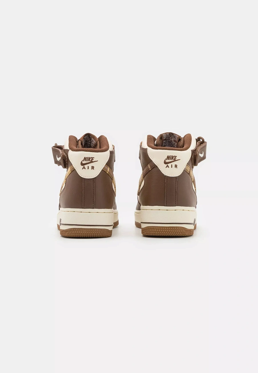 Фото № 3 с приближением к товару «‎AIR FORCE 1 MID '07 LX UNISEX»