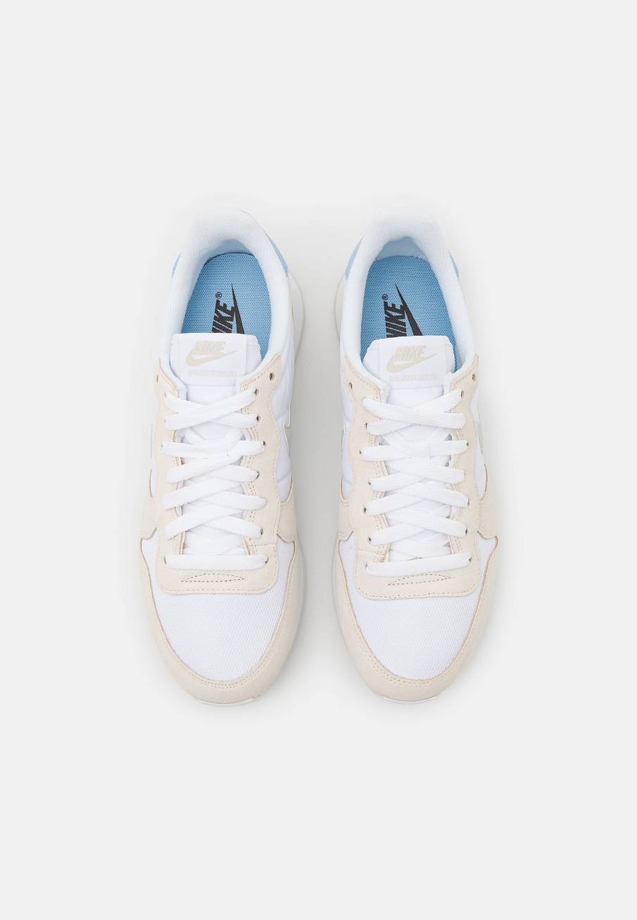Фото № 5 с приближением к товару «‎Nike Internationalist »