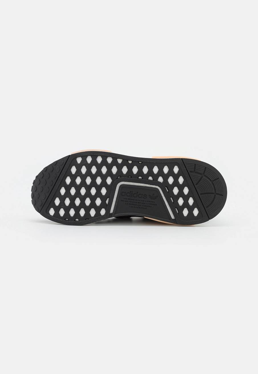 Фото № 5 с приближением к товару «‎Adidas Nmd_r1 »