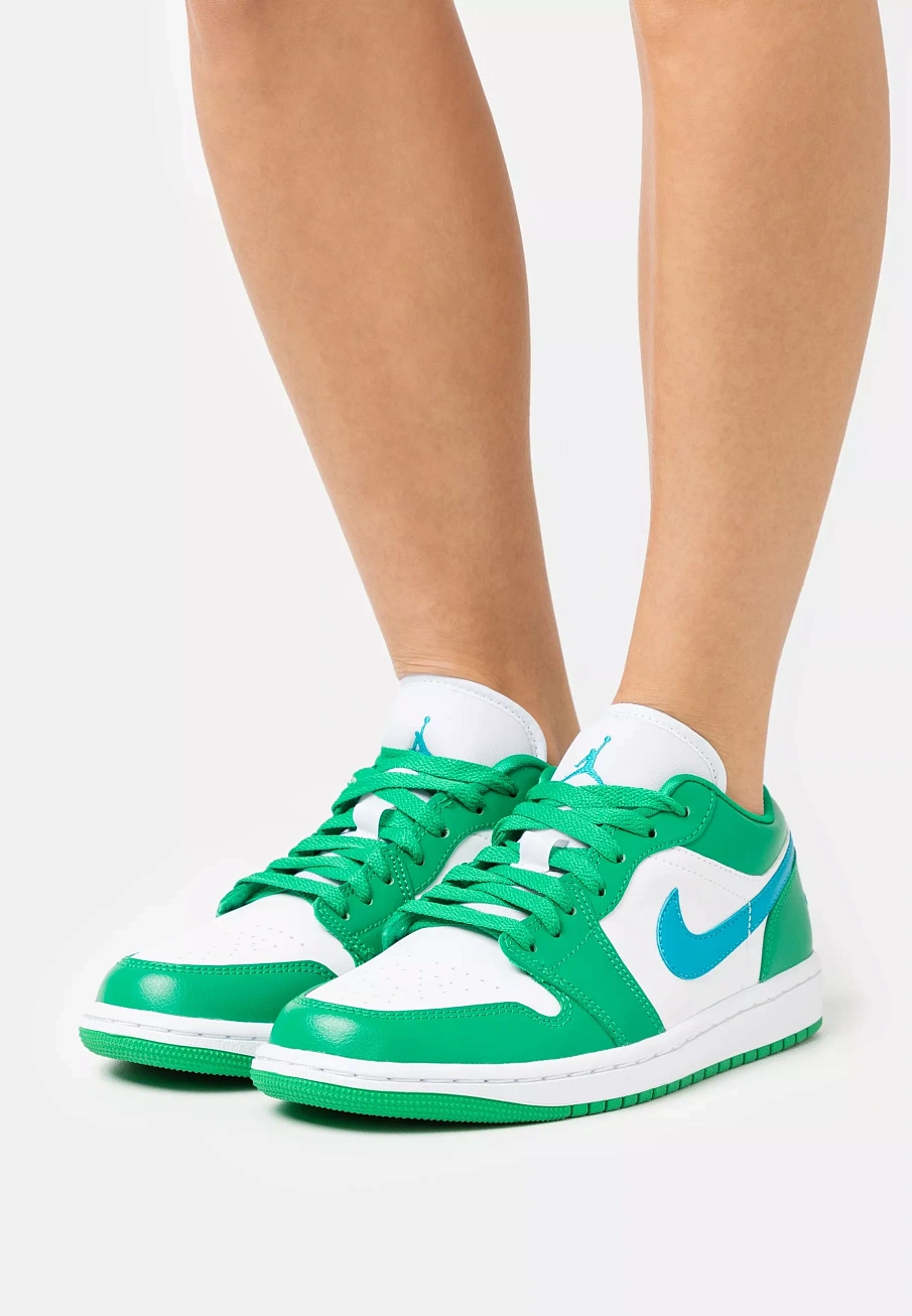 Фото № 1 с приближением к товару «‎AIR JORDAN 1 »