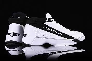 Nike Air Jordan Team Showcase - 4