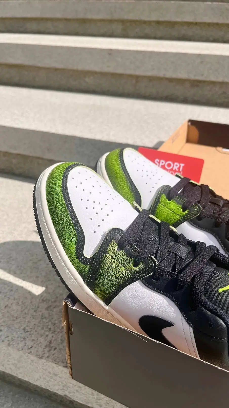 Фото № 2 с приближением к товару «‎Air Jordan 1 Low (DO8244-003)»