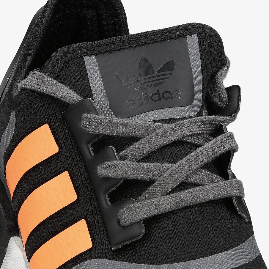 Фото № 5 с приближением к товару «‎Adidas Nmd_r1»
