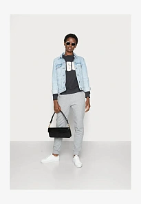 Фото № 2 с приближением к товару «‎MADELINE FUZZY LOGO CREW NECK»