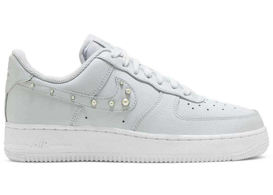 Фото № 1 с приближением к товару «‎Nike Air Force 1 Low 07 SE TRND Pearl Swoosh Pure Platinum»