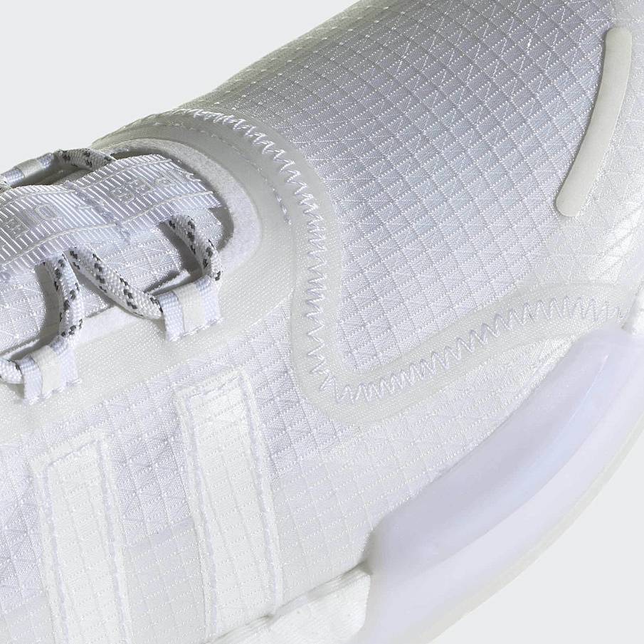 Фото № 3 с приближением к товару «‎Adidas Nmd_r1 V3 »