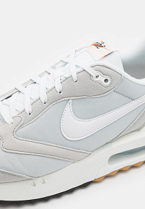 Фото № 4 с приближением к товару «‎Nike Air Max Dawn »