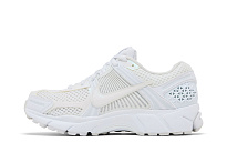 Фото № 4 с приближением к товару «‎Nike Women's Air Zoom Vomero 5 Triple White»