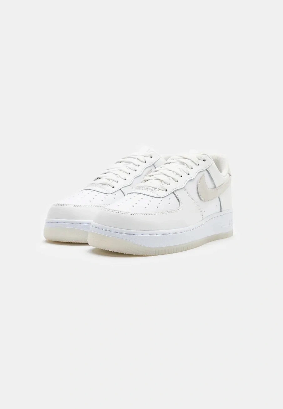 Фото № 2 с приближением к товару «‎AIR FORCE 1 07 LV8»