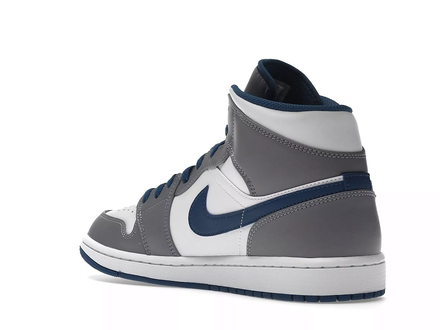 Фото № 2 с приближением к товару «‎Jordan 1 Mid True Blue»