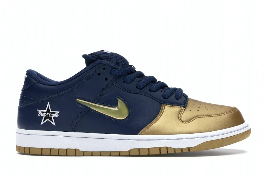 Фото № 1 с приближением к товару «‎Nike SB Dunk Low Supreme Jewel Swoosh Gold»