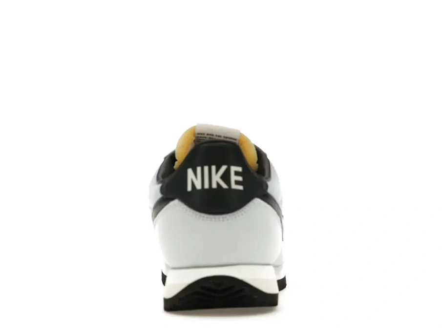 Фото № 4 с приближением к товару «‎Nike Cortez»