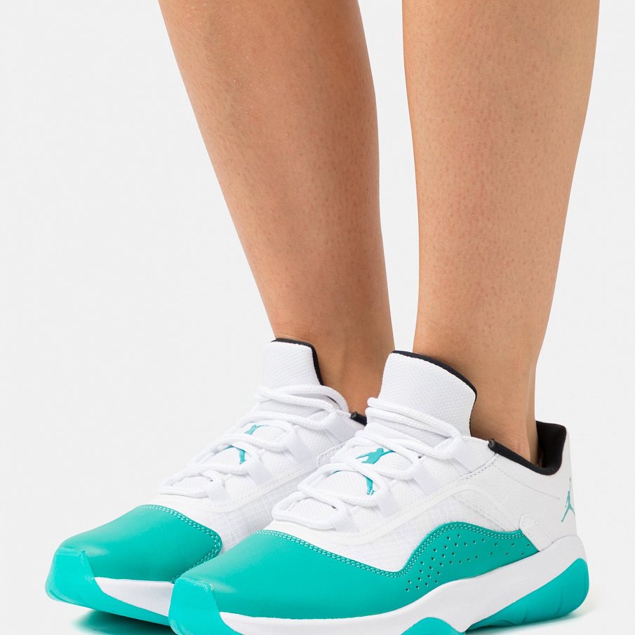 Фото № 1 с приближением к товару «‎Jordan Wmns Air 11 Cmft »