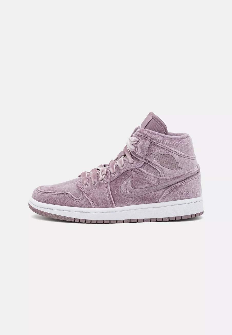 Фото № 1 с приближением к товару «‎WMNS AIR JORDAN 1 MID SE EDGE»