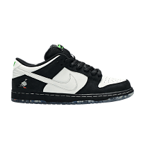 Фото № 1 с приближением к товару «‎Jeff Staple x Nike Dunk Low Pro SB Panda Pigeon Laser-Etched Special Box»