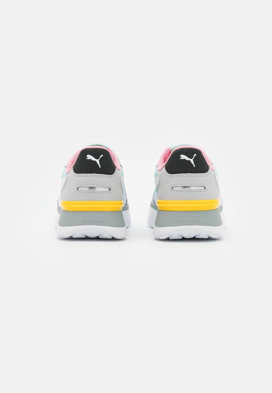 Фото № 4 с приближением к товару «‎Puma R78 Voyage »
