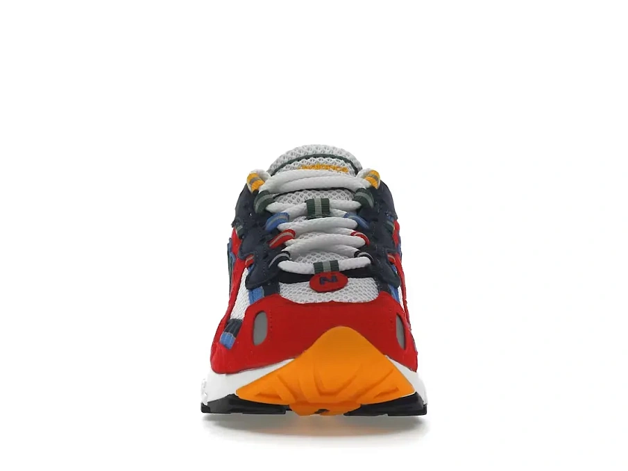 Фото № 2 с приближением к товару «‎New Balance 827 Abzorb»