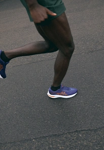 Фото № 2 с приближением к товару «‎Road running shoes»