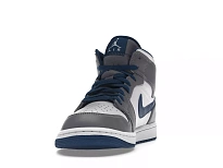 Фото № 4 с приближением к товару «‎Jordan 1 Mid True Blue»