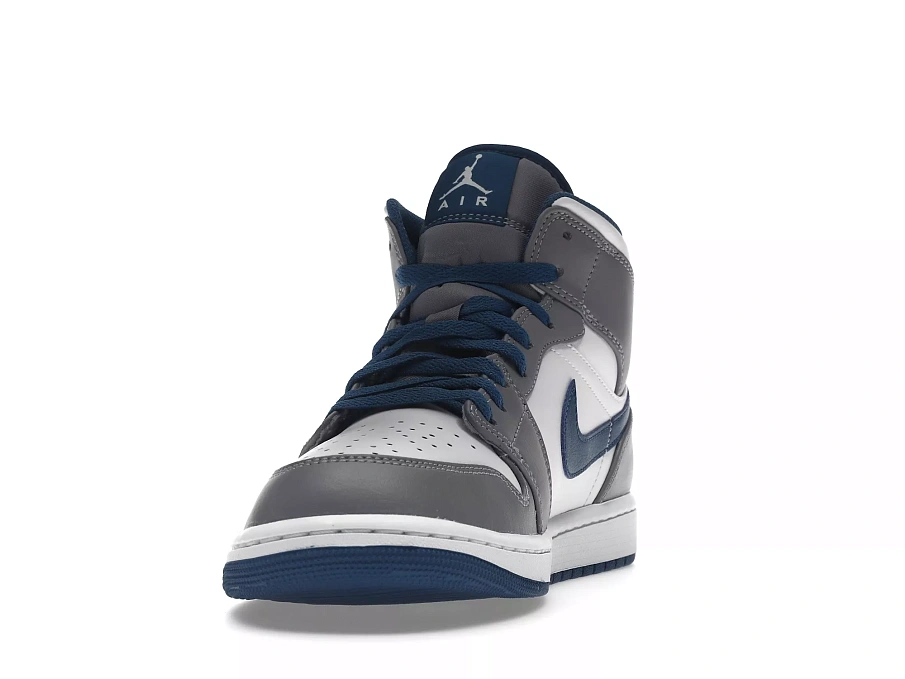Фото № 4 с приближением к товару «‎Jordan 1 Mid True Blue»