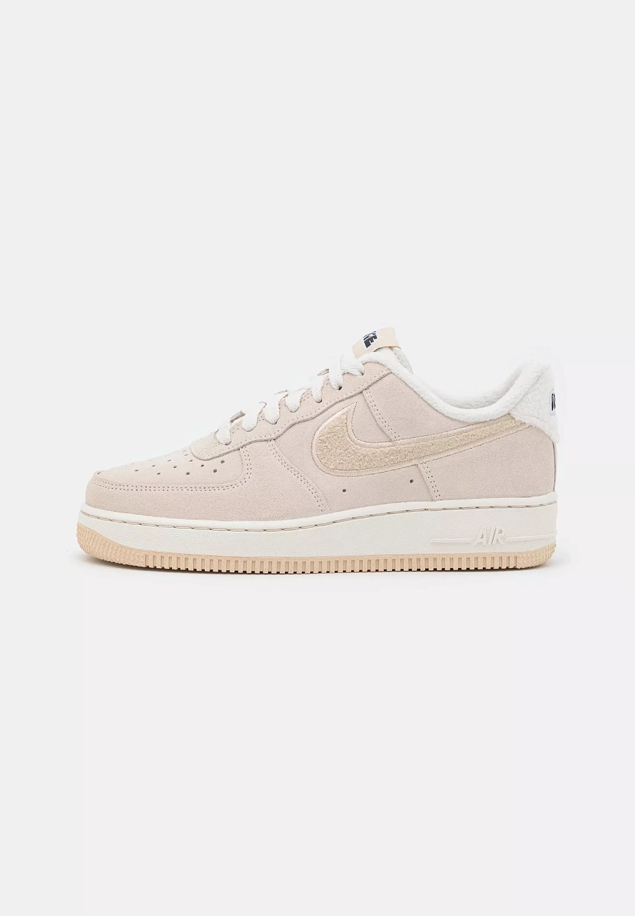 Фото № 1 с приближением к товару «‎WMNS AIR FORCE 1 07 SE»