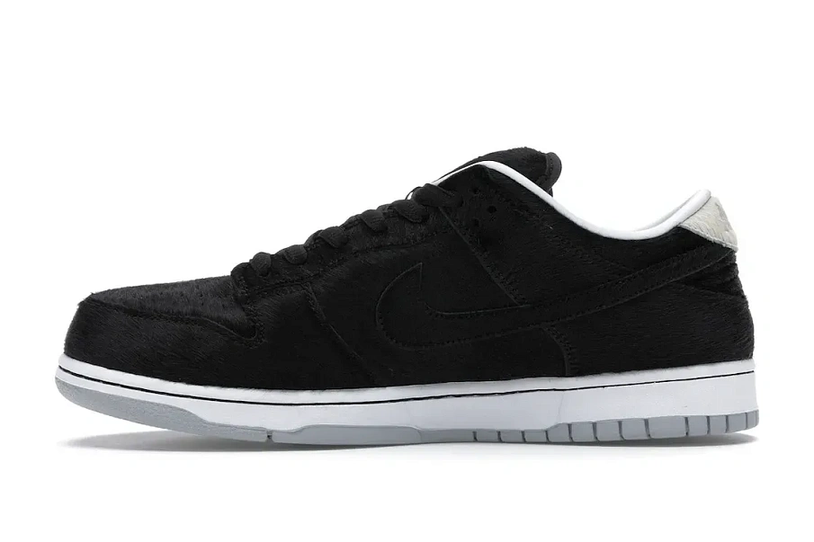 Фото № 3 с приближением к товару «‎Nike SB Dunk Low Medicom Toy (2020)»