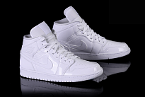 Фото № 2 с приближением к товару «‎Nike Air Jordan 1 Retro Wmns Triple»