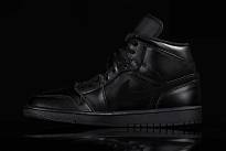 Фото № 1 с приближением к товару «‎Nike Air Jordan 1 Retro Triple »