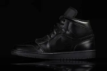 Nike Air Jordan 1 Retro Triple  - 1