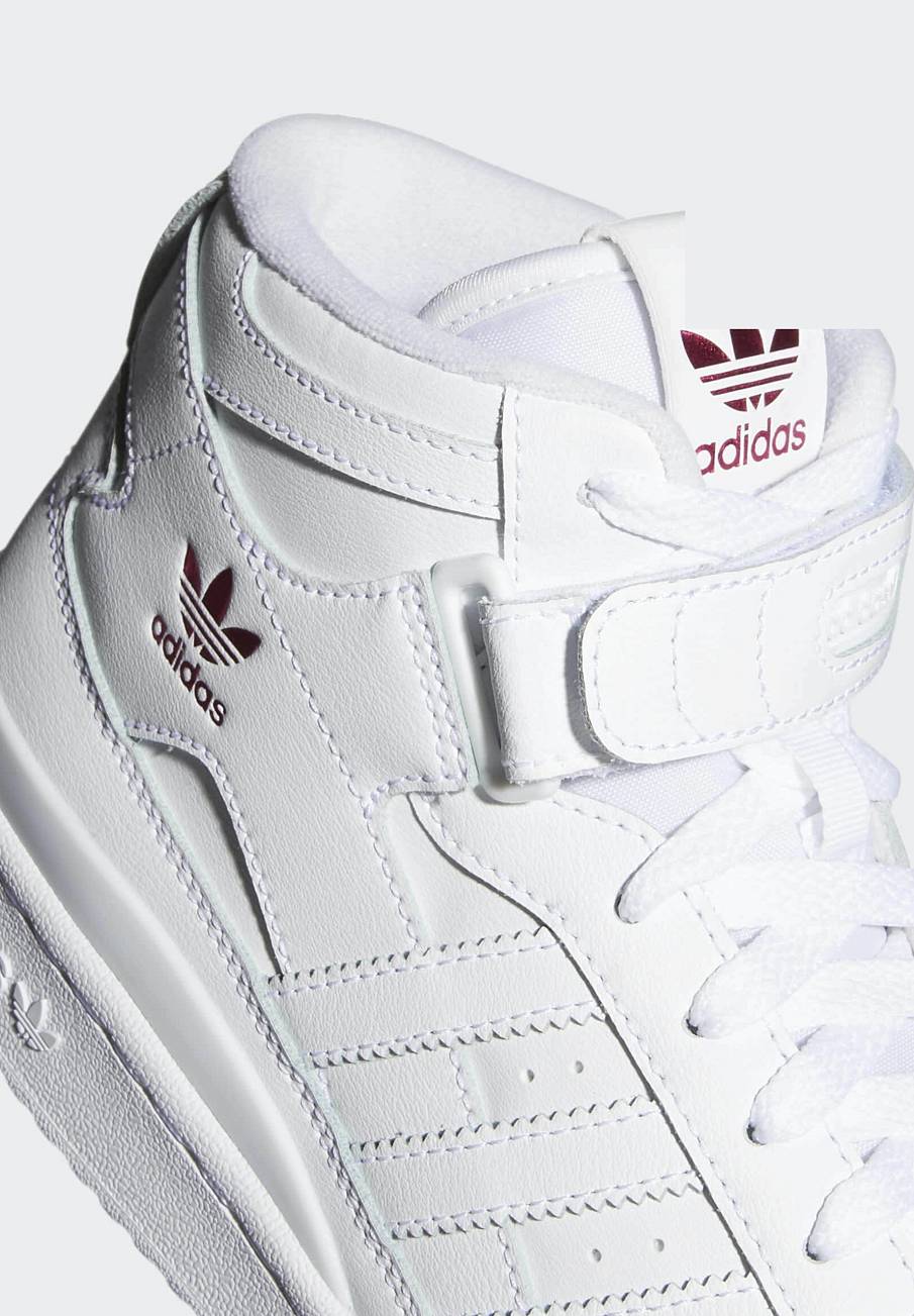 Фото № 3 с приближением к товару «‎Adidas Forum »