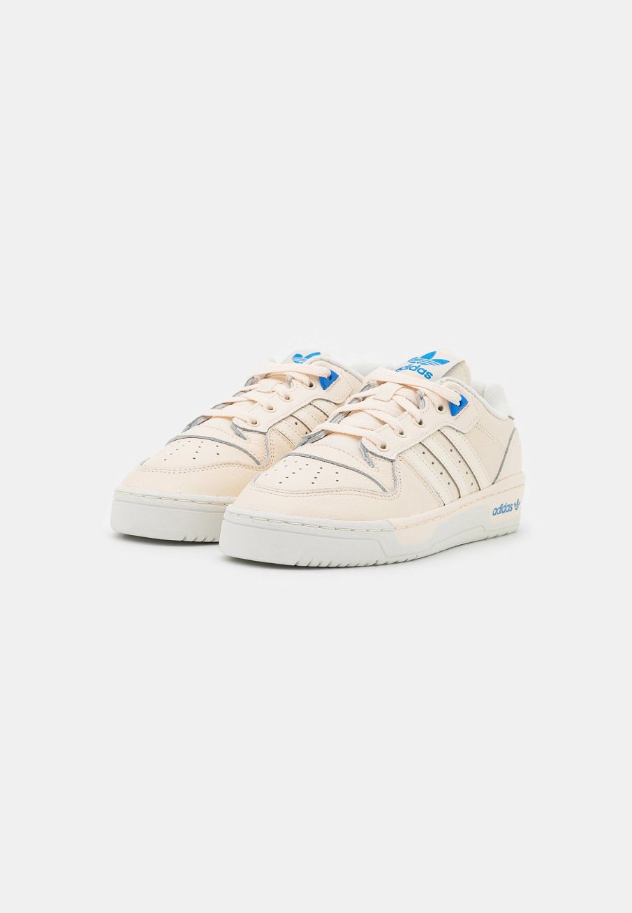 Фото № 3 с приближением к товару «‎Adidas Rivalry Premium »