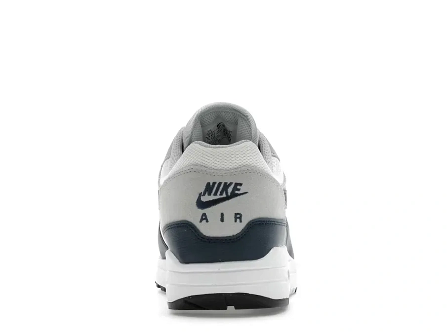 Фото № 4 с приближением к товару «‎Nike Air Max 1 Essential»