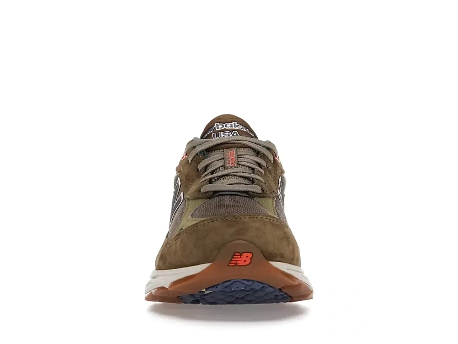 Фото № 2 с приближением к товару «‎New Balance 990v3»