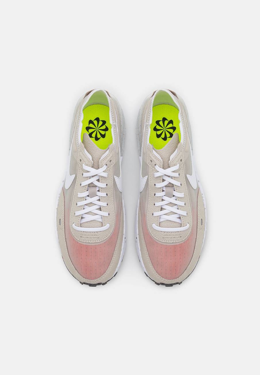 Фото № 4 с приближением к товару «‎Nike Waffle One »