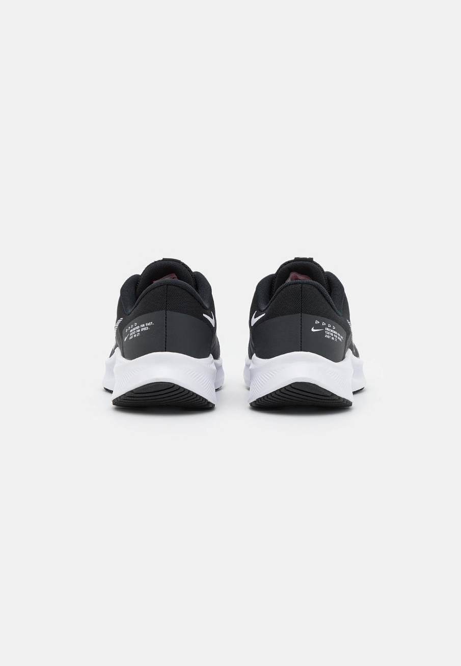 Фото № 3 с приближением к товару «‎Nike Quest 4»