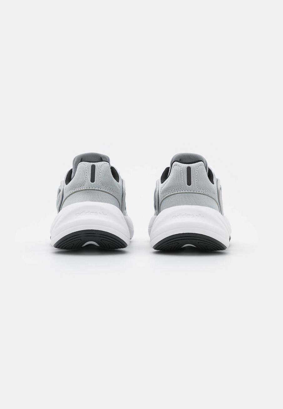 Фото № 4 с приближением к товару «‎Adidas Ozelia »