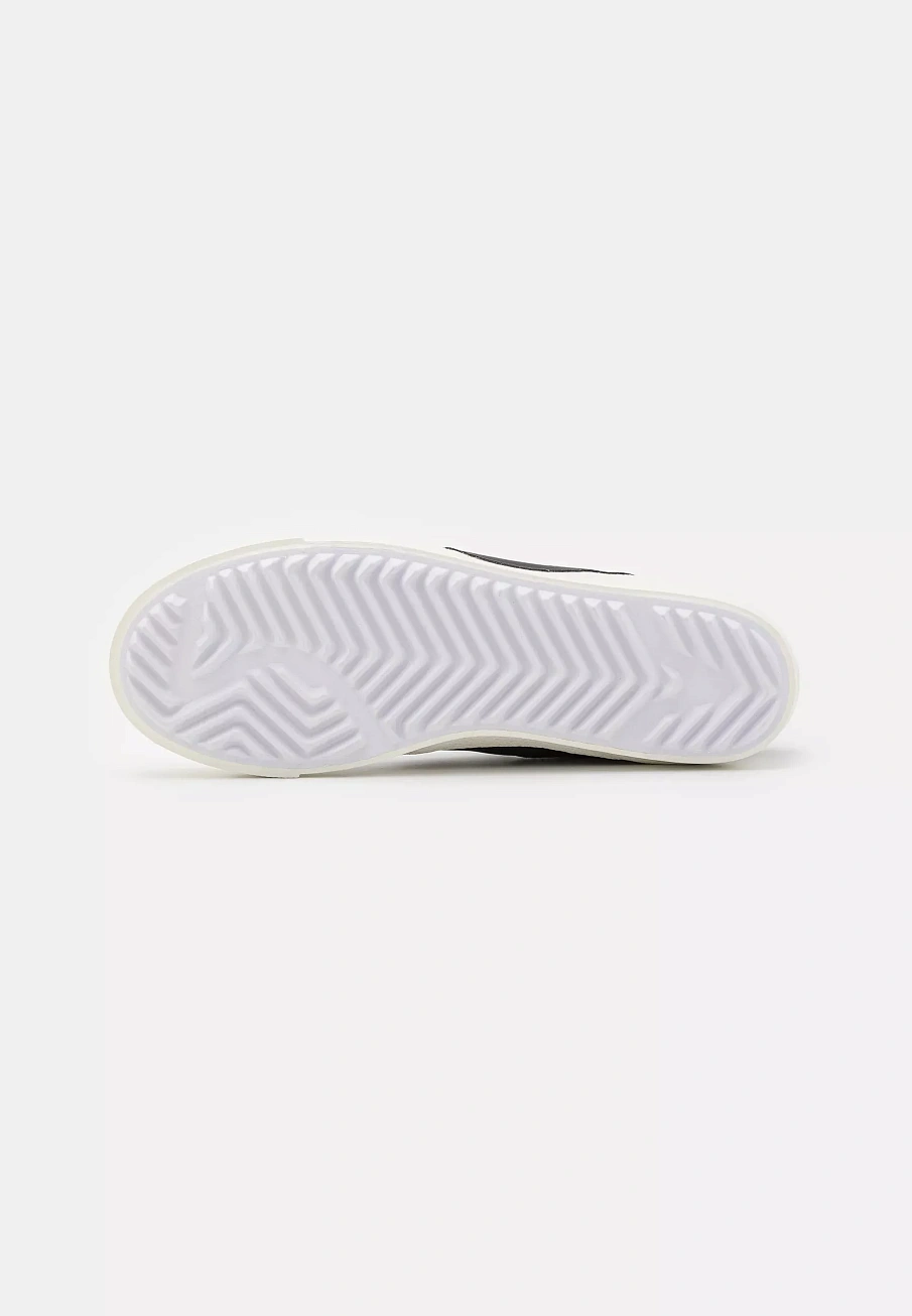 Фото № 4 с приближением к товару «‎BLAZER MID '77 JUMBO»