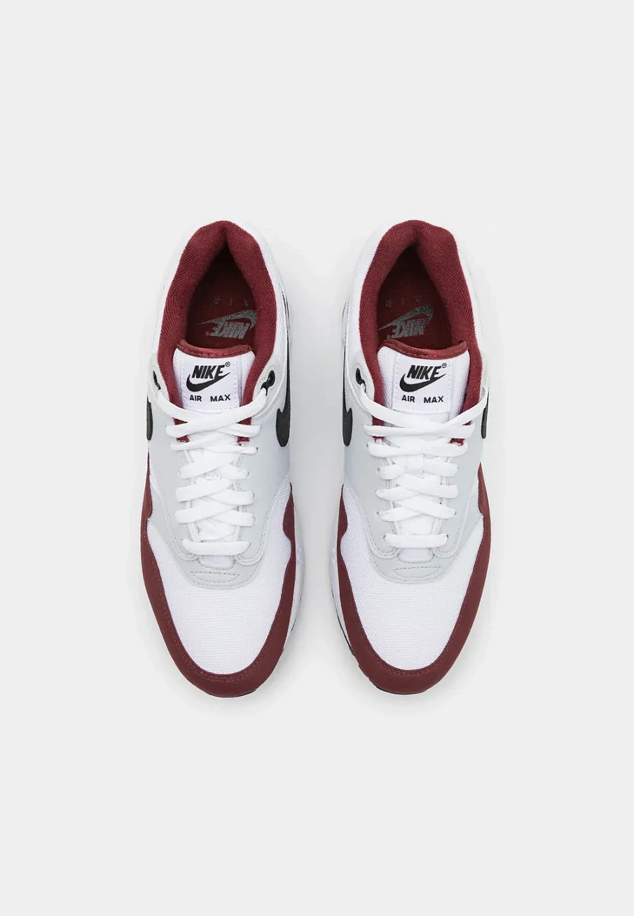 Фото № 4 с приближением к товару «‎AIR MAX 1»