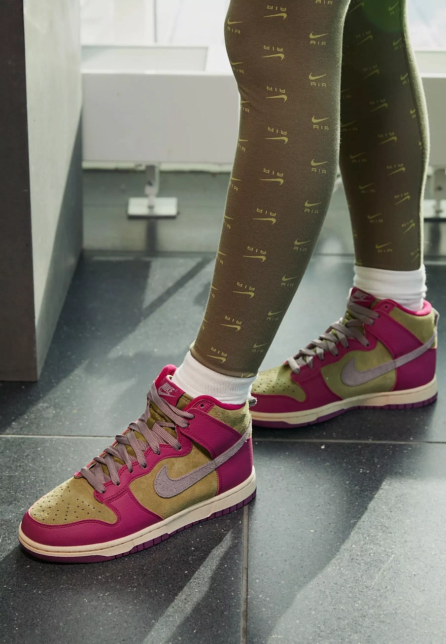 Фото № 3 с приближением к товару «‎WMNS DUNK HIGH ESO»